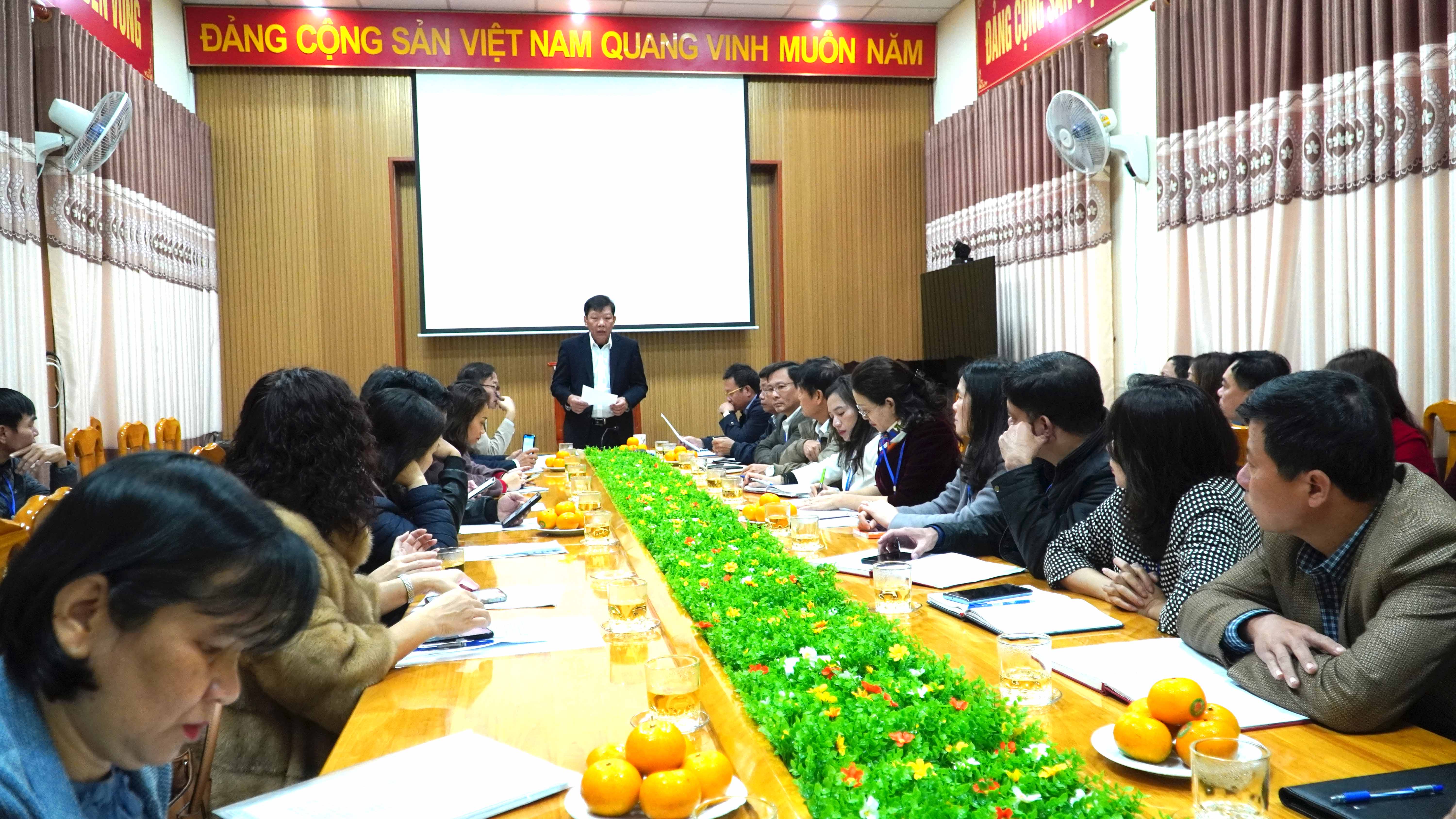 Bác sỹ Phan Thanh Hải Phó Giám đốc Sở làm trưởng đoàn đã tiến hành kiểm tra