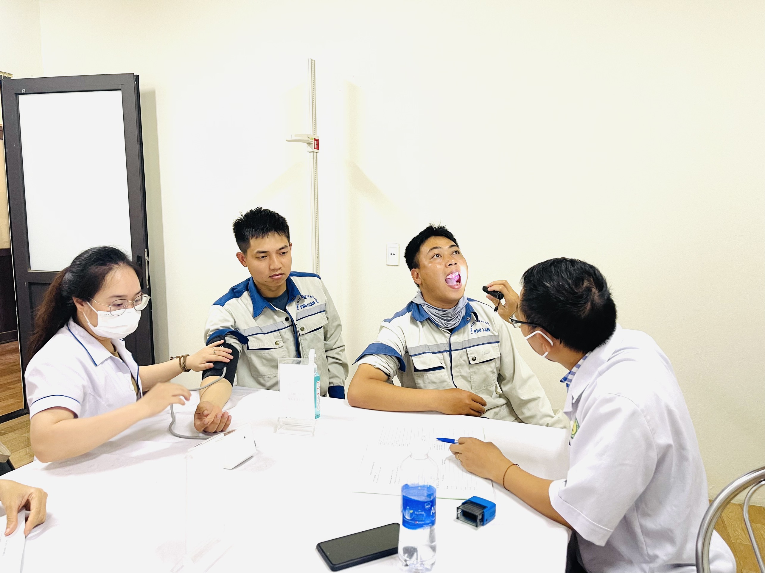 CDC_Quảng_Bình_khám_sức_khoẻ_cho_nhân_viên_và_lái_xe_Công_ty_Cổ_phần_xây_dựng_Phú_Xuân.jpg