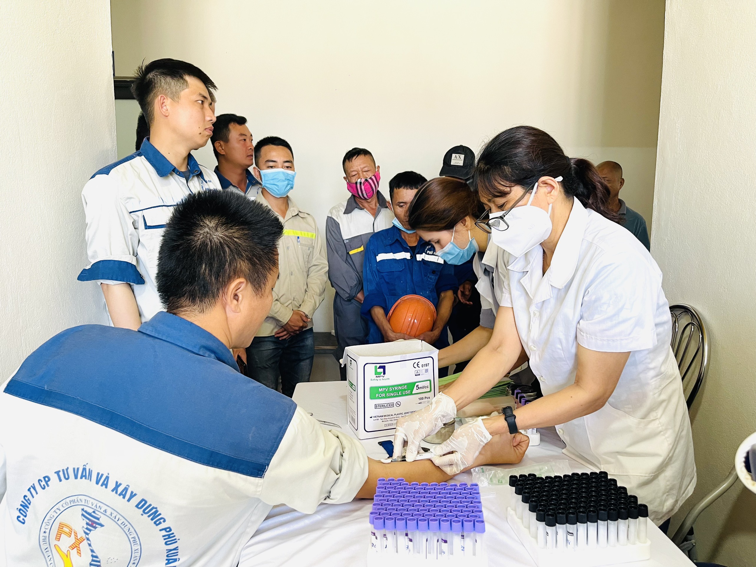 CDC_Quảng_Bình_khám_sức_khoẻ_cho_nhân_viên_và_lái_xe_Công_ty_Cổ_phần_xây_dựng_Phú_Xuân_1.jpg
