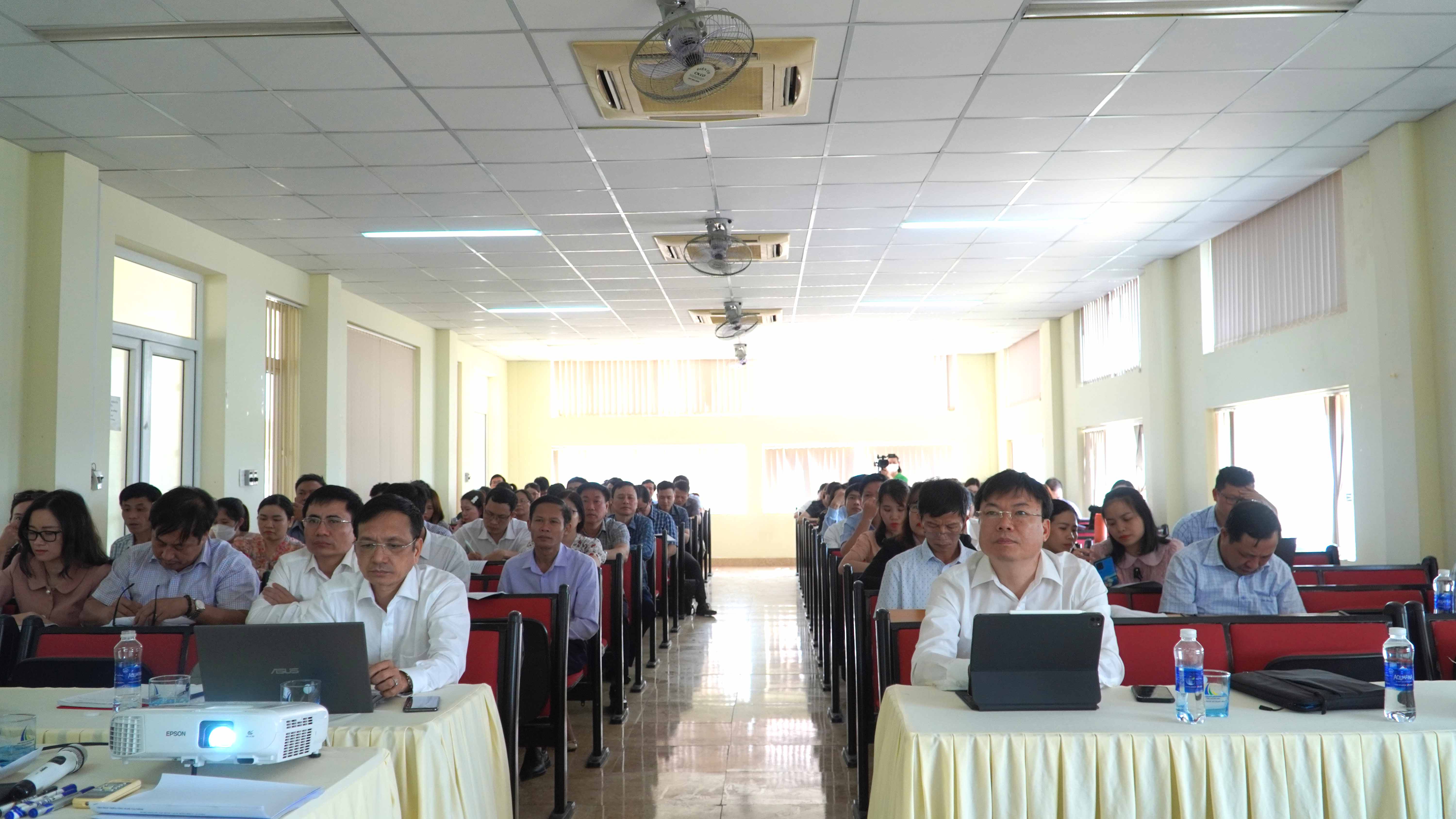 Giảng_viên_của_Viện_Phát_triển_Công_nghệ_Tài_chính_truyền_đạt_những_nội_dung_quan_trọng_tại_lớp_tấp_huấn2.JPG
