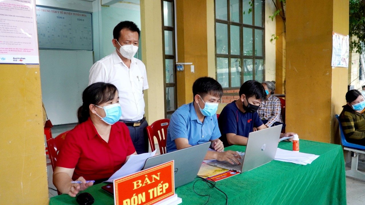 Kiểm tra các hoạt động nhập liệu trước khi tiêm