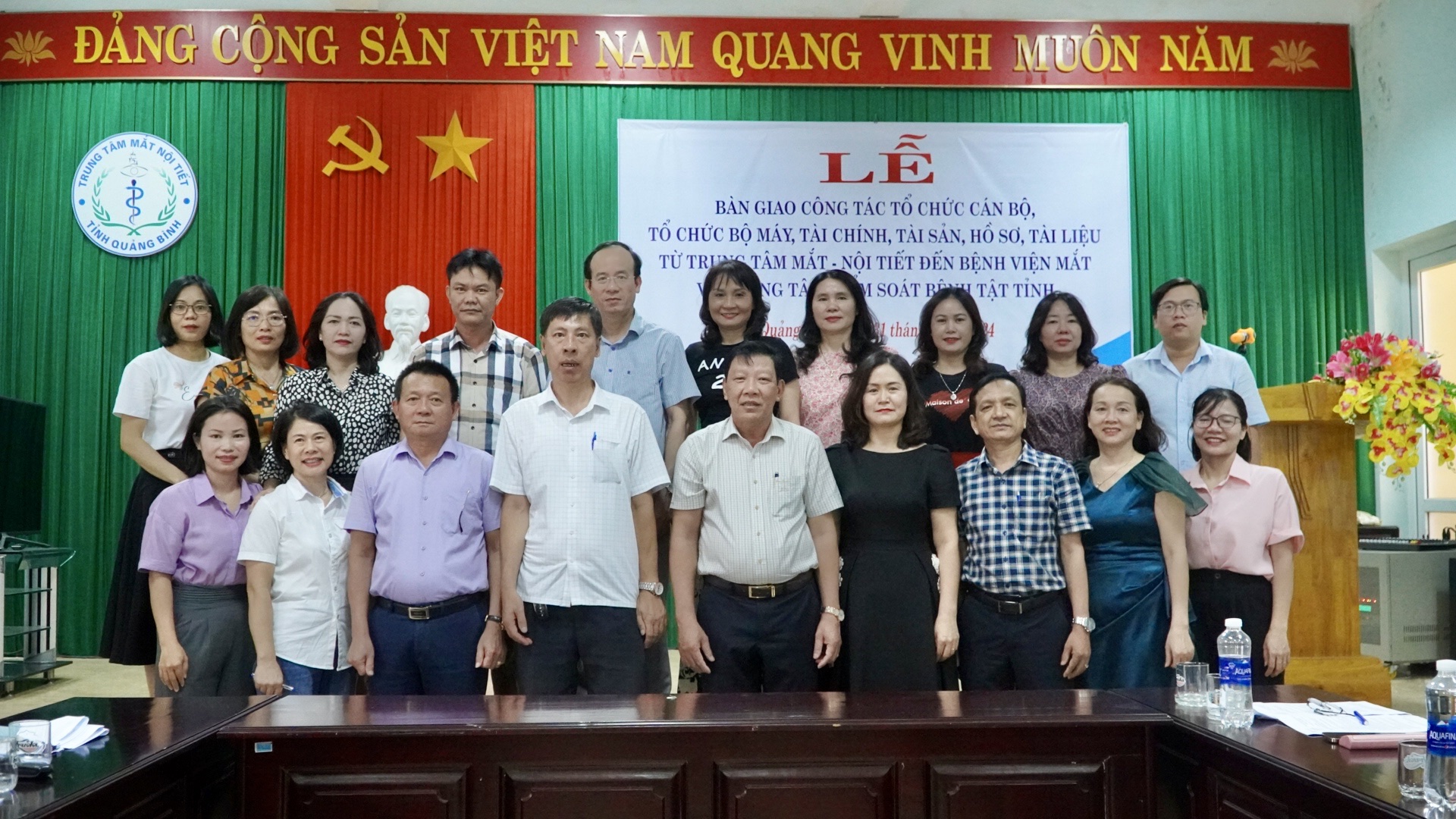 Lễ_bàn_giao_công_tác_tổ_chức_cán_bộ_tổ_chức_bộ_máy_tài_chính_tài_sản_hồ_sơ_tài_liệu_từ_Trung_tâm_Mắt__Nội_tiết_đến_Bệnh_viện_Mắt_và_Trung_tâm_Kiểm_soát_bệnh_tật_tỉnh_3.jpg
