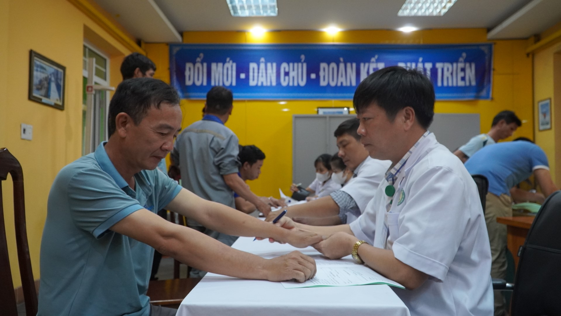 Một_số_hình_ảnh_ghi_nhận_Hòn_la4_Large.JPG