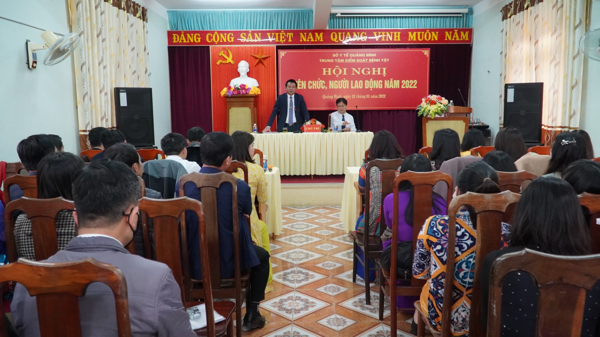 Thầy thuốc ưu tú BS CKII Đỗ Quốc Tiệp Giám đốc Trung tâm Kiểm soát bệnh tật phát biểu chỉ đạo tại hội nghị
