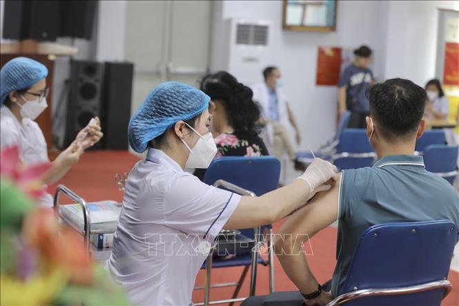 Tiêm_vaccine_phòng_dịch_COVID-19._Ảnh_minh_hoạ-_Minh_Quyết-_TTXVN.jpeg