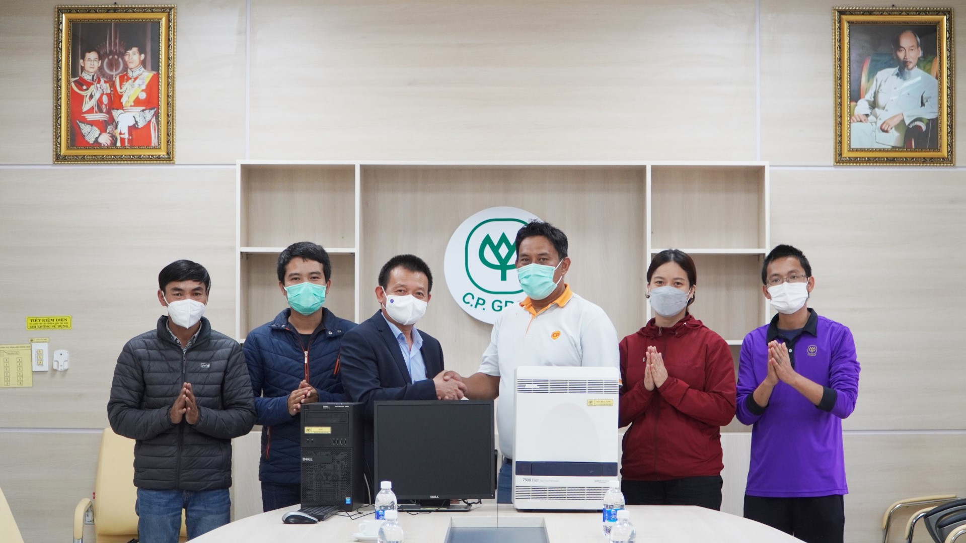 Trung tâm Kiểm soát bệnh tật bàn giao lại hệ thống máy xét nghiệm PCR Công ty cổ phần chăn nuôi C.P Việt Nam