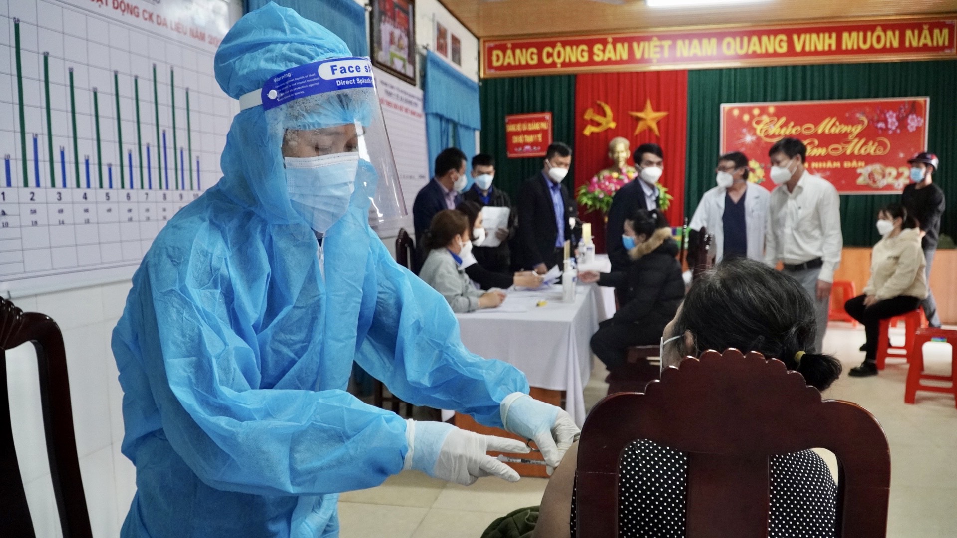 Việc tiêm vắc xin phòng Covid 19 để tạo miễn dịch cộng đồng là giải pháp chủ động hiệu quả nhất hiện nayjpeg