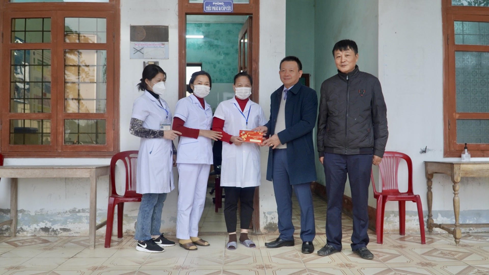 tiem_vac_cin_1901233.jpg