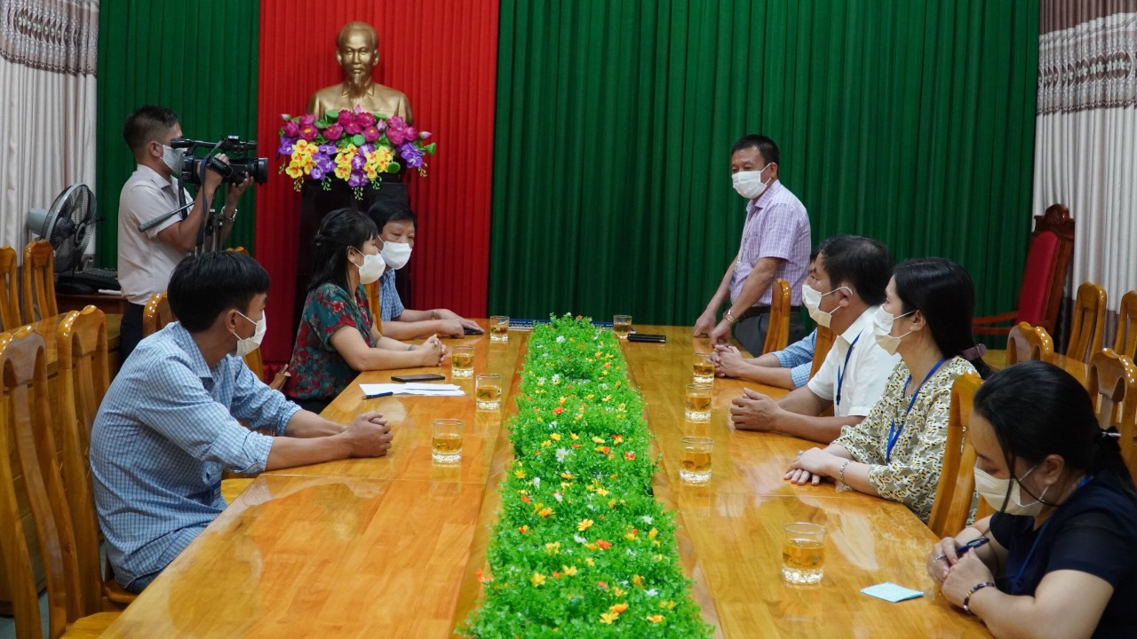 trao 15 chai CDDN y tế 1