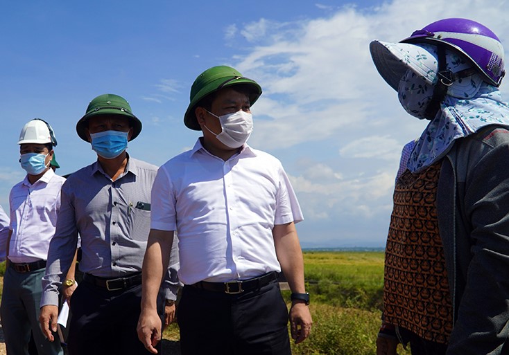 Đồng chí Bí thư Tỉnh ủy kiểm tra tình hình sản xuất nông nghiệp tại huyện Quảng Ninhjpg